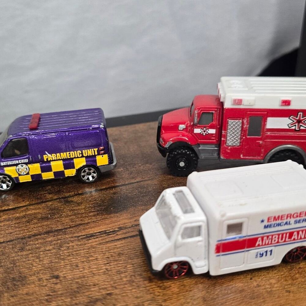 Bundle of 3 emergency response vehicles